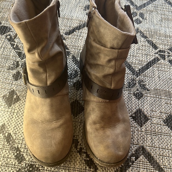 Women’s Boots Size 7 1/2 - Picture 2 of 6
